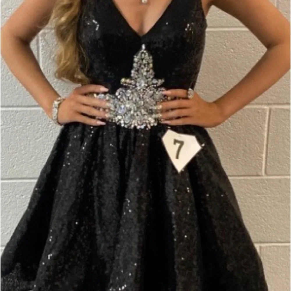 Elegant Black Sequin Dress with Silver Embellishment - Picture 2 of 2